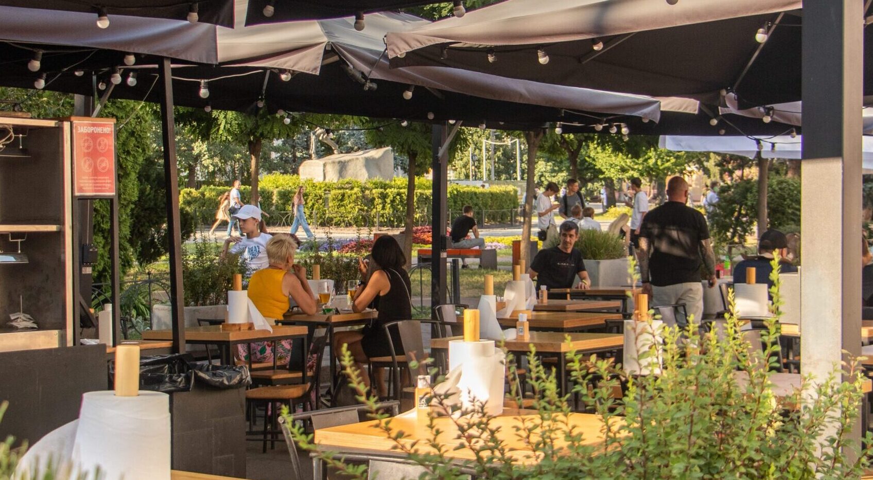 Найкращі літні тераси Києва: кафе та ресторани з майданчиками та з терасами на даху